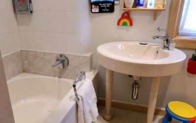 Aménager une salle de bain Montessori