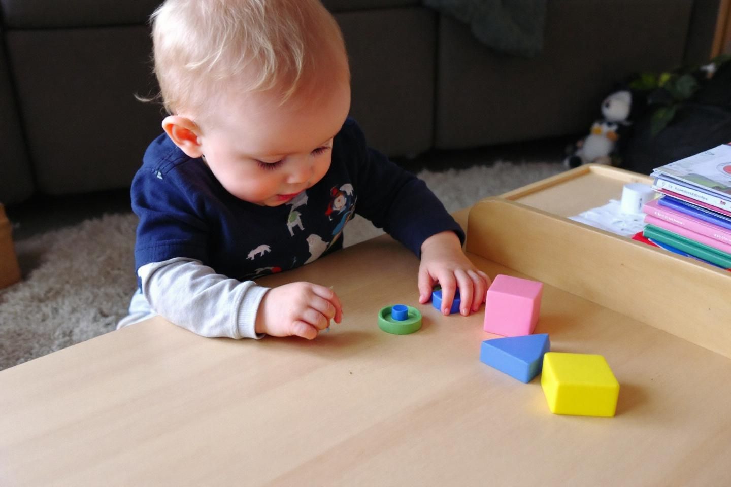 Comment les activités Montessori aident-elles au développement sensoriel du bébé ?