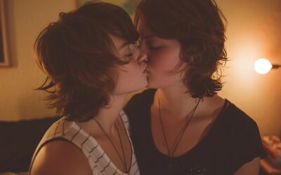 Pourquoi les bisous sur la bouche entre amoureux sont plus que de simples marques d’affection
