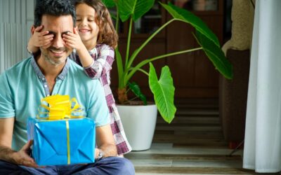 Cadeaux futur papa : nos idées originales pour le gâter