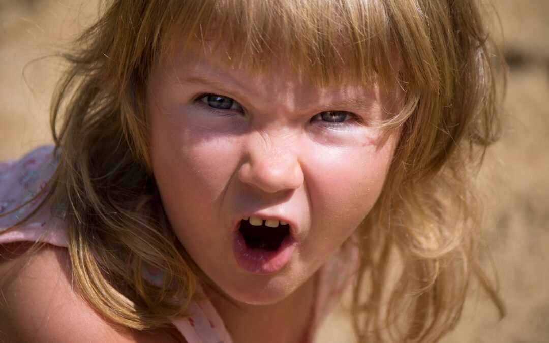 Rappeler les règles aux enfants sans crier : méthode simple