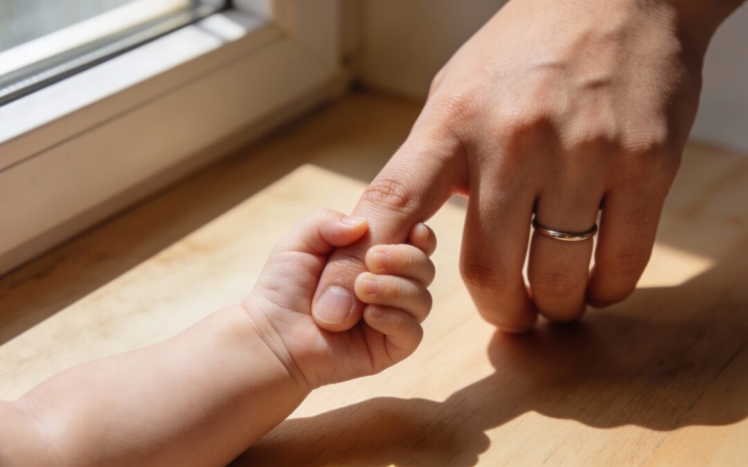 Le réflexe d’agrippement chez le bébé