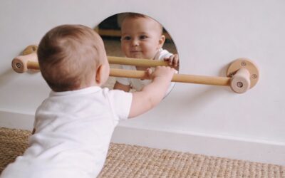 Miroir Montessori avec barre de traction pour bébé : rôle, usages et critères de choix
