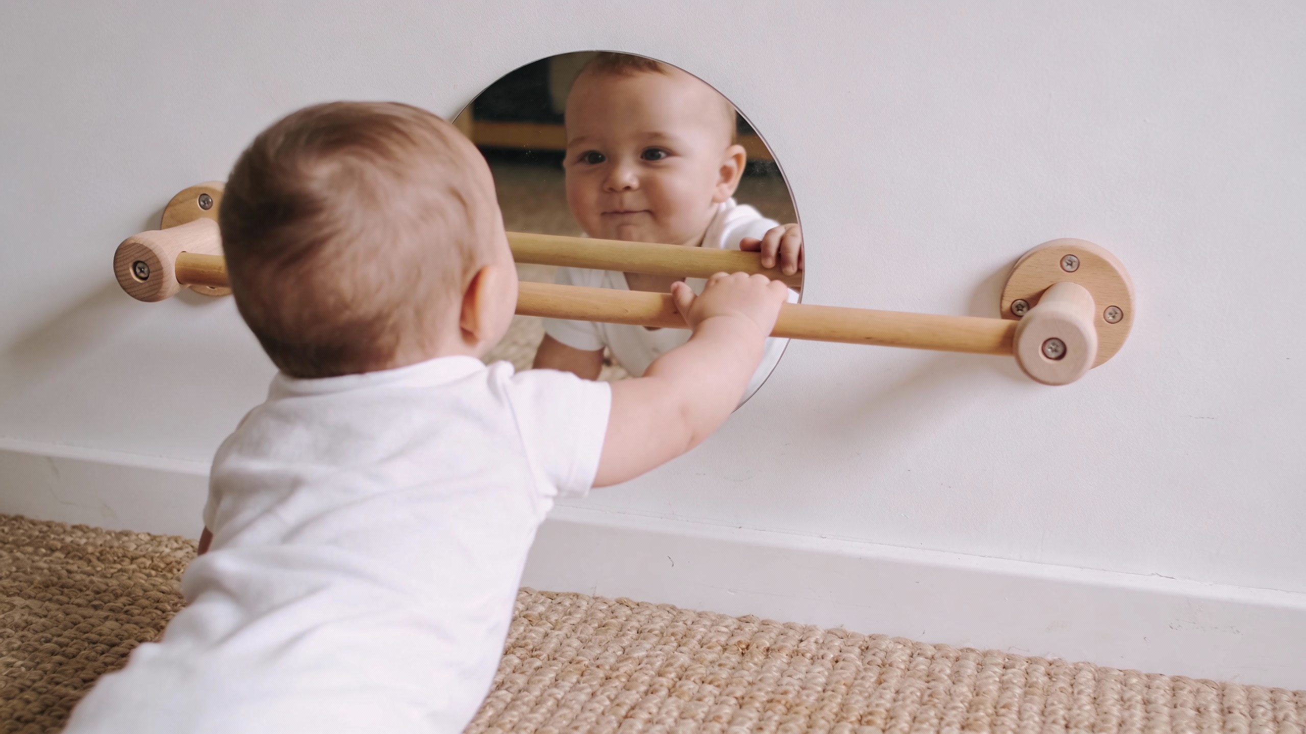 Miroir Montessori avec barre de traction