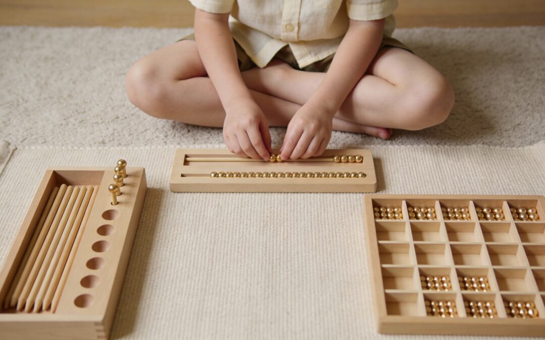 Exercices avec les perles dorées Montessori pour comprendre le système décimal