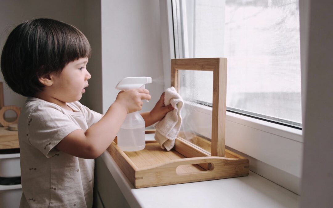 Plateau Montessori : nettoyer les vitres