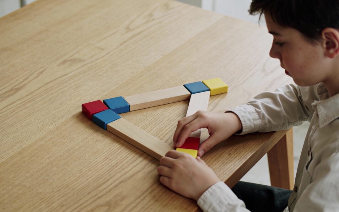 Comprendre le théorème de Pythagore avec la pédagogie Montessori