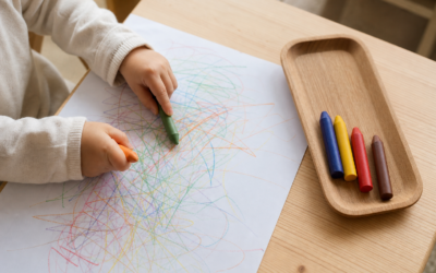 Premiers dessins de bébé : âge, matériel et idées