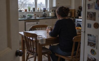 Hyper-indépendance : pourquoi « je n’ai besoin de personne » cache un réflexe appris, et ce que dit Bobbi Banks