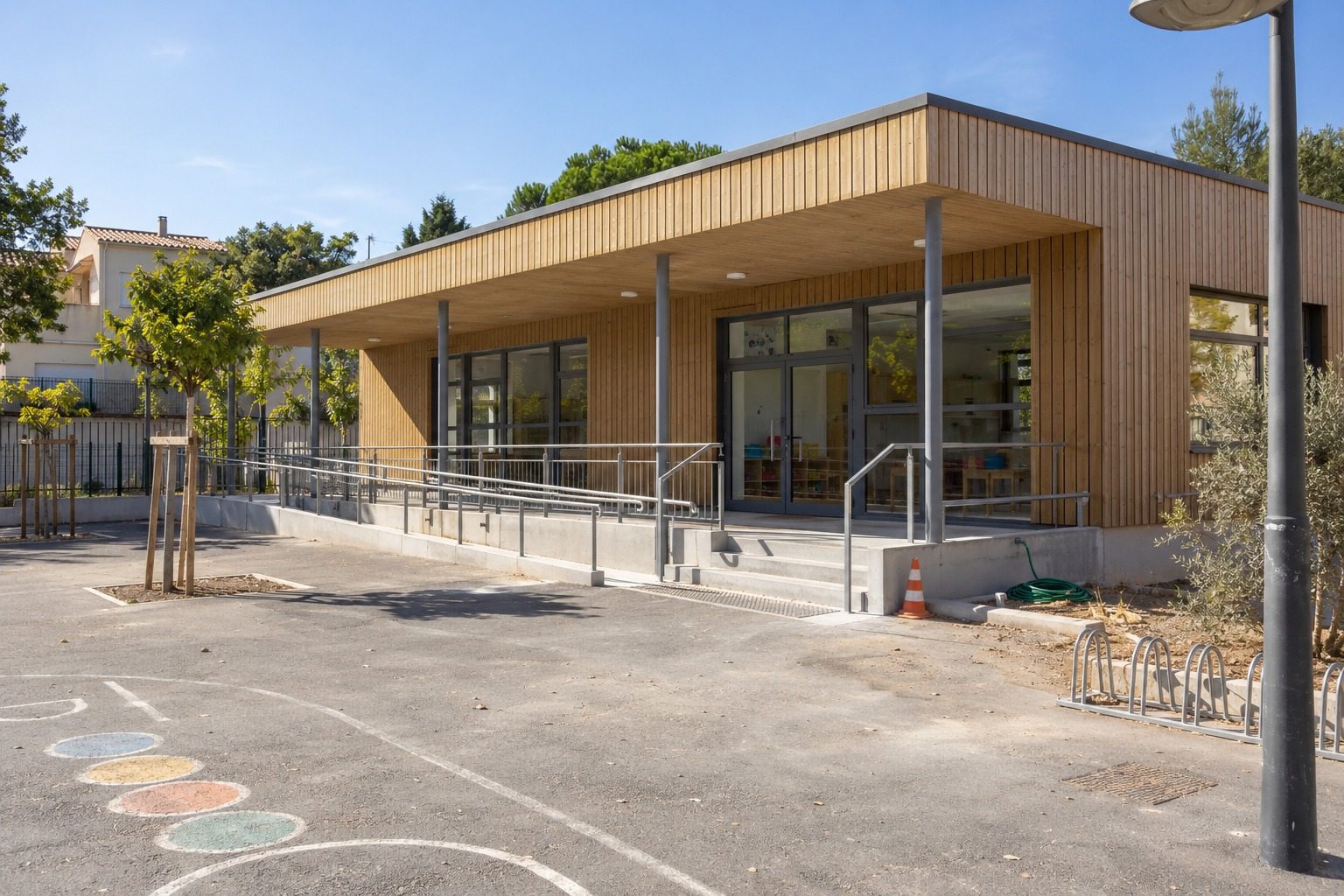 travaux-termines-a-l-ecole-marx-dormoy-de-narbonne-ce-qui-ch-img-1790747117 Façade en bois neuve de la nouvelle aile de l'école Marx Dormoy à Narbonne