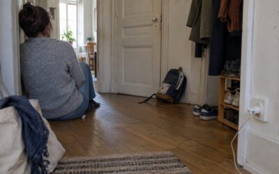 Quand votre enfant dit « je suis nul » : ce qui change si vous cessez de le rassurer à tout prix